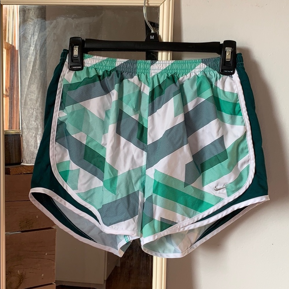 Women’s Nike shorts size small